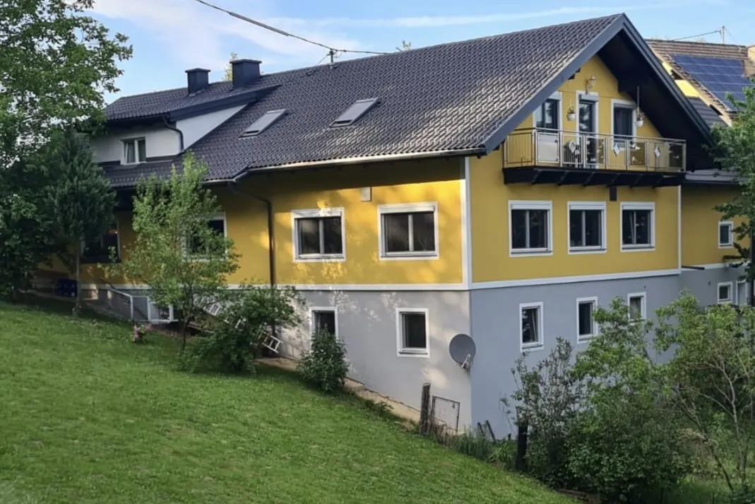 Viterna headquarters in Wuggitz near Eibiswald: the former village inn with its yellow facade